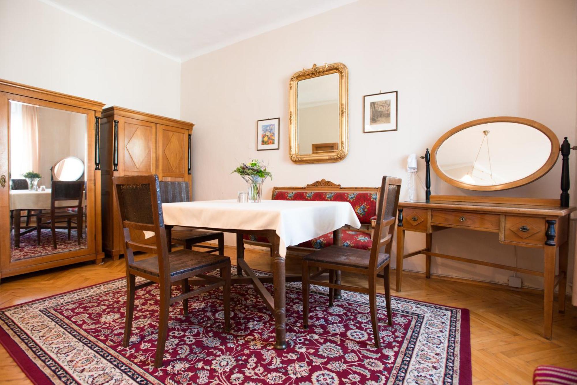גריין Hotel-Garni Goldenes Kreuz מראה חיצוני תמונה
