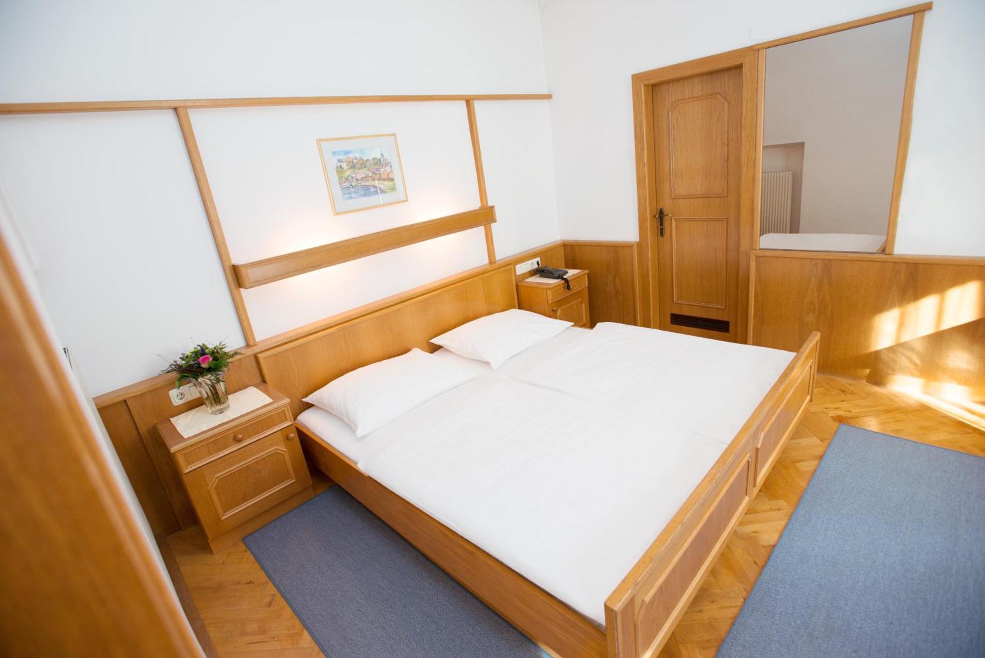 גריין Hotel-Garni Goldenes Kreuz מראה חיצוני תמונה