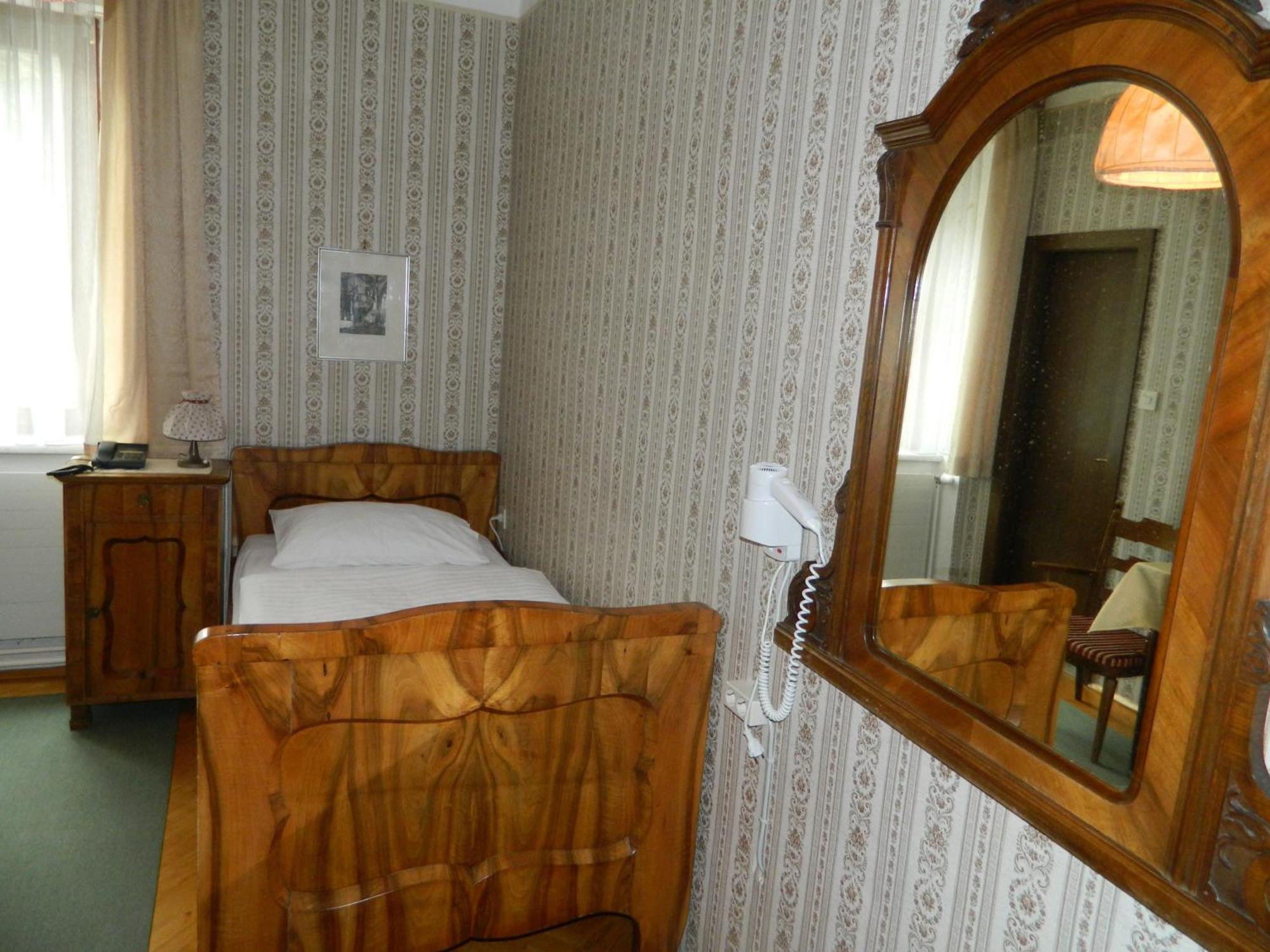 גריין Hotel-Garni Goldenes Kreuz חדר תמונה
