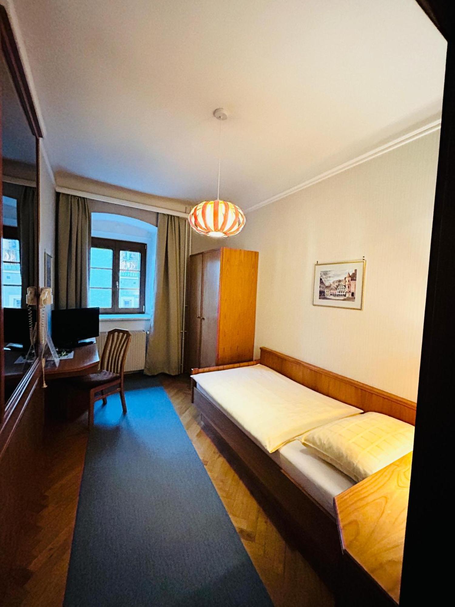 גריין Hotel-Garni Goldenes Kreuz מראה חיצוני תמונה