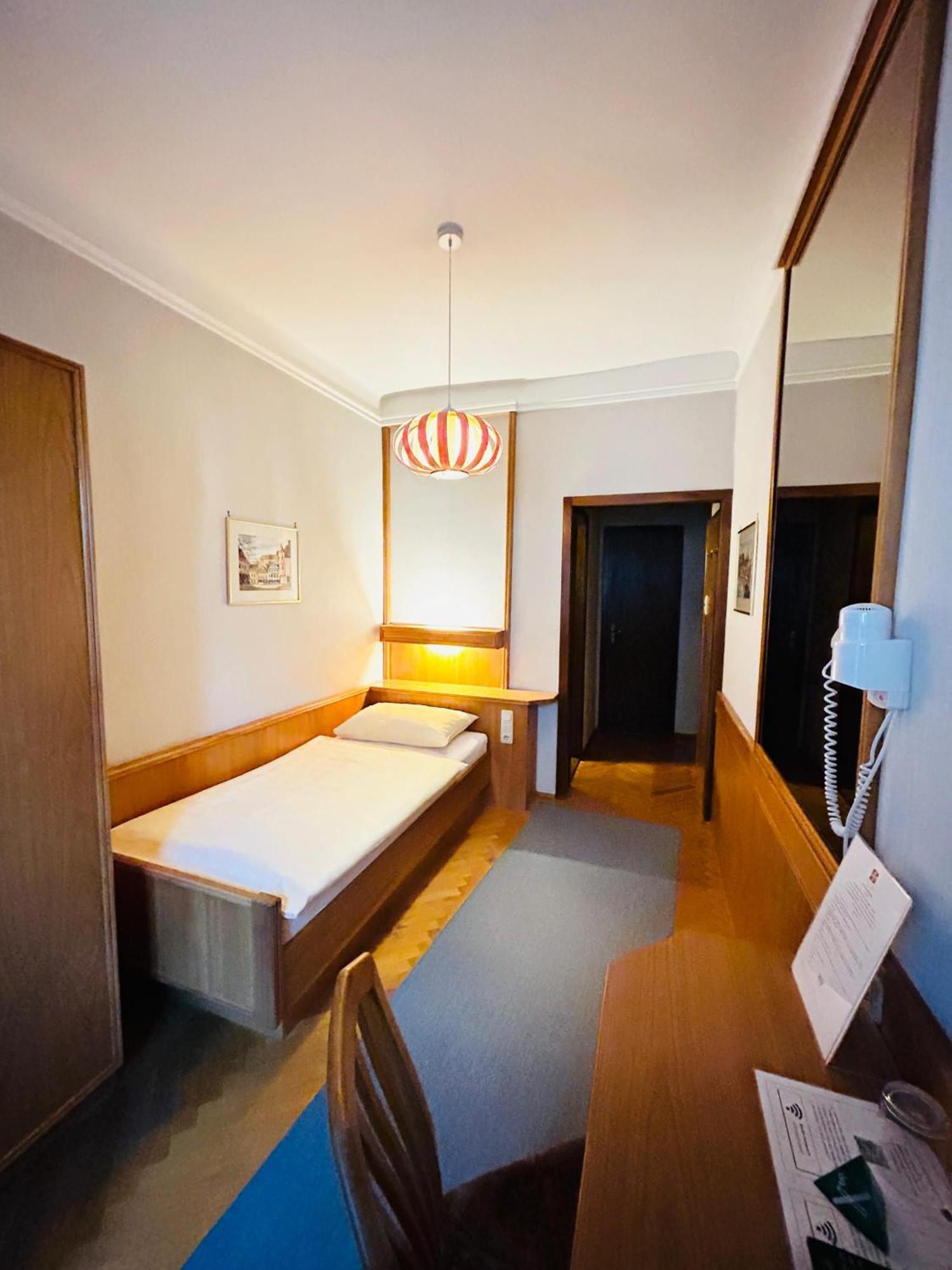 גריין Hotel-Garni Goldenes Kreuz מראה חיצוני תמונה