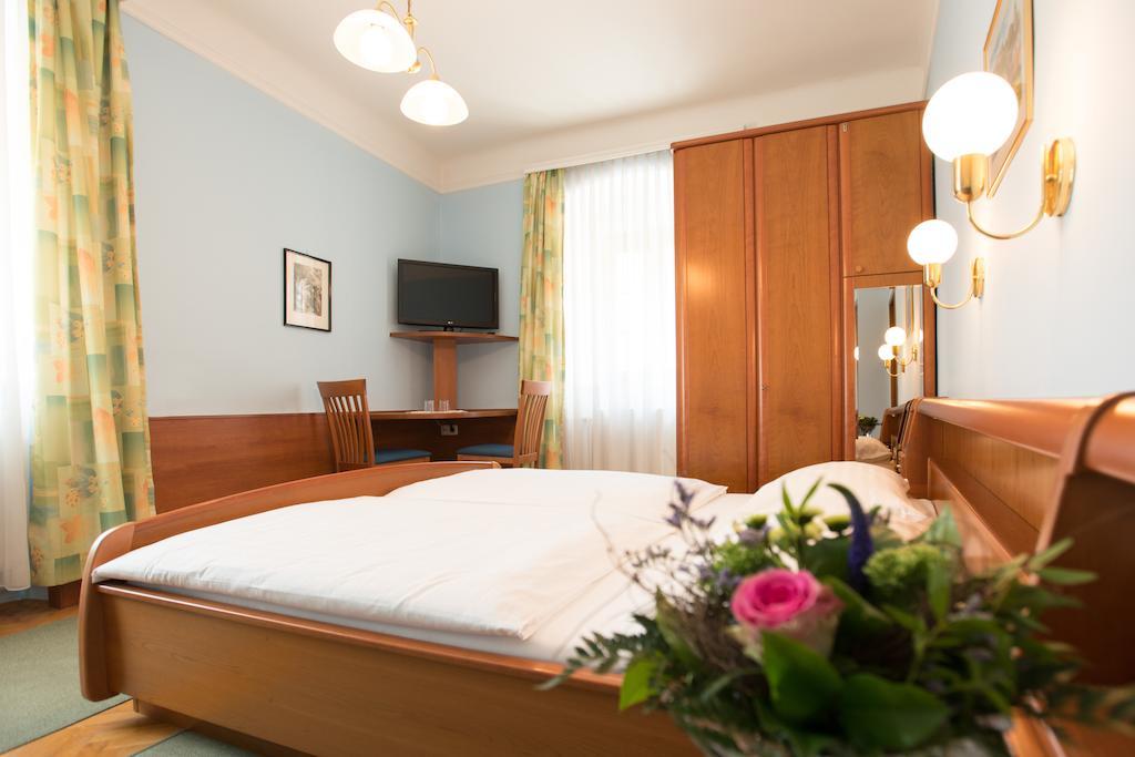 גריין Hotel-Garni Goldenes Kreuz חדר תמונה